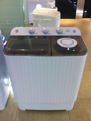 China Riegue la lavadora dual de la tina del hogar eficiente del mueble 7.8kg con la cubierta plástica blanca proveedor