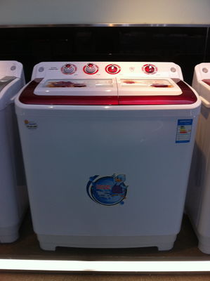 China Embutido colorido semi automático superior de la decoración de la lavadora 12kg de la carga de la tina doble proveedor